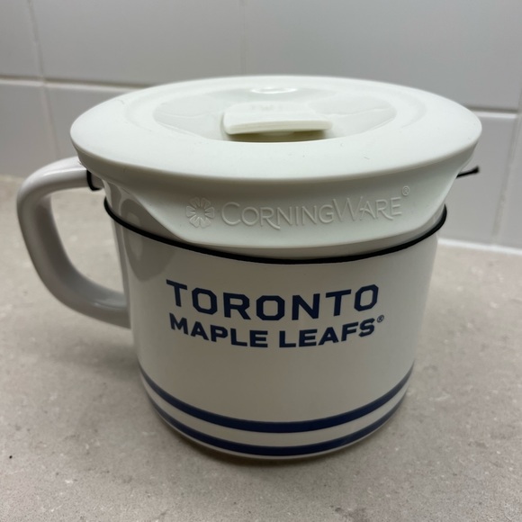 Official NHL Toronto Maple Leafs Carlton the Bear Mascot Corningware Meal Mug - Picture 9 of 13